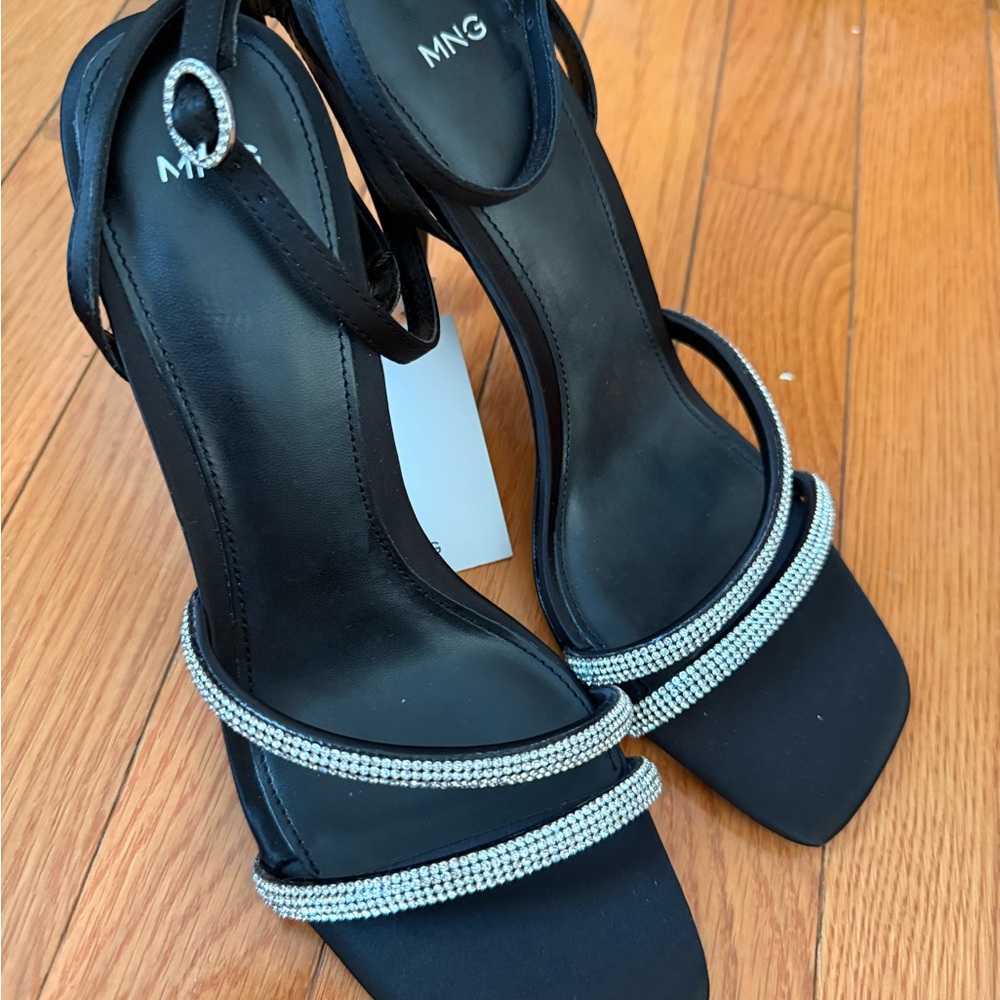 mango NWT black heels size 8.5